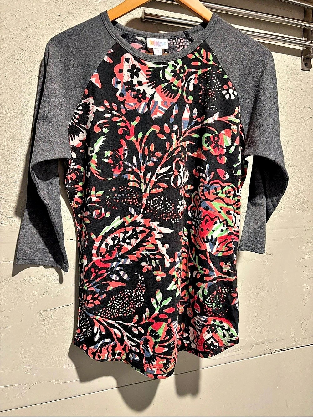 LuLaRoe Randy Tee Floral Raglan Long Sleeve Top Black & Gray Medium